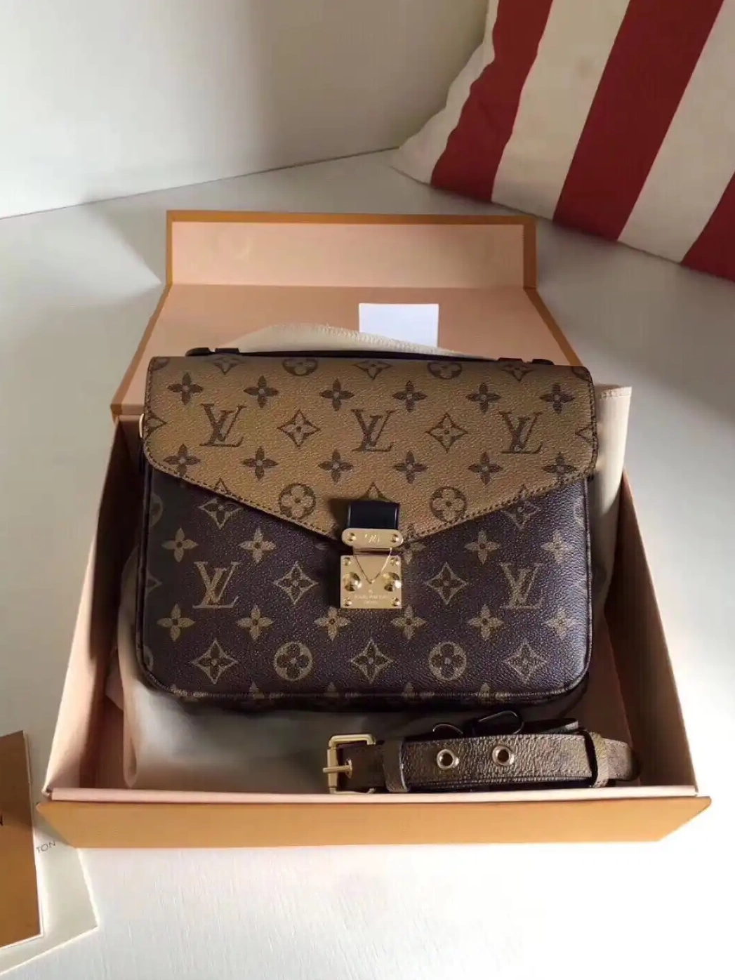 Louis POCHETTE Vuitton METIS 0427